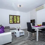 Apartament Roza *