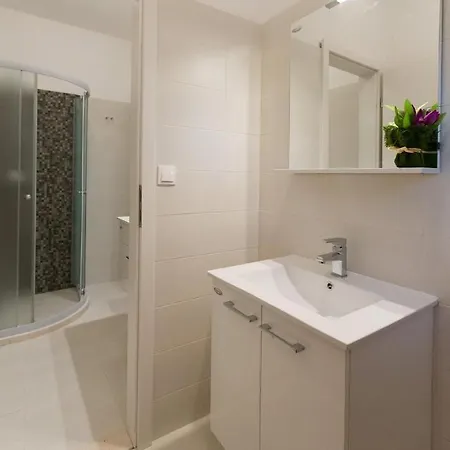 Apartment Roza Mokosica
